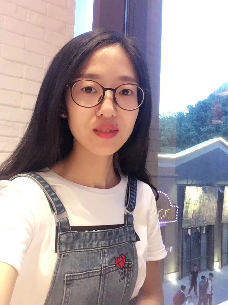 刘莺.jpg